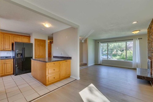 2823 Dover Ridge Drive Se, Calgary, AB - Indoor Photo Showing Kitchen