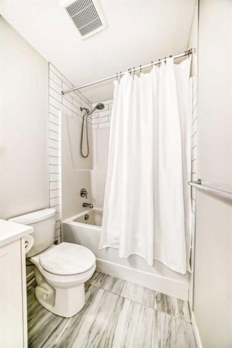 26 Lavender Drive Se, Calgary, AB - Indoor Photo Showing Bathroom
