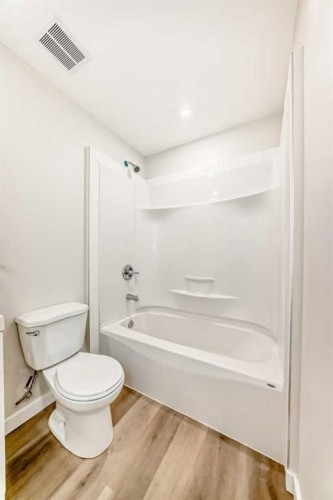 26 Lavender Drive Se, Calgary, AB - Indoor Photo Showing Bathroom
