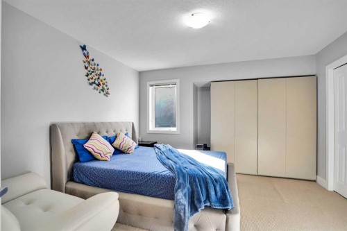 70 Royal Ridge Manor Nw, Calgary, AB - Indoor Photo Showing Bedroom