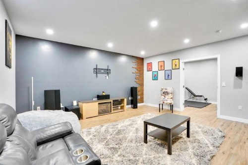 70 Royal Ridge Manor Nw, Calgary, AB - Indoor Photo Showing Other Room