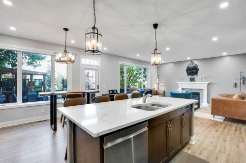 70 Royal Ridge Manor Nw, Calgary, AB - Indoor Photo Showing Kitchen With Double Sink