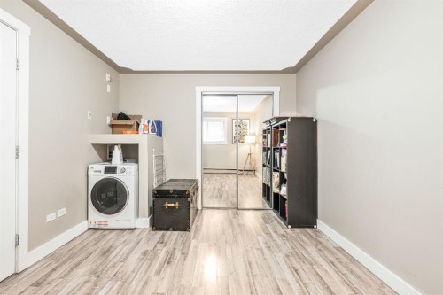 4-310 22 Avenue Sw, Calgary, AB - Indoor Photo Showing Laundry Room