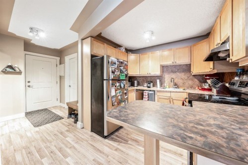 4-310 22 Avenue Sw, Calgary, AB - Indoor Photo Showing Kitchen