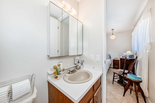 9 Maple Place, Strathmore, AB - Indoor Photo Showing Bathroom