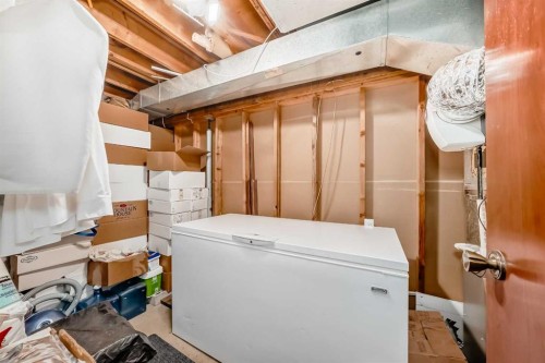 9 Maple Place, Strathmore, AB - Indoor Photo Showing Laundry Room