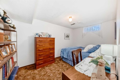 9 Maple Place, Strathmore, AB - Indoor Photo Showing Bedroom