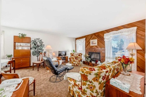 9 Maple Place, Strathmore, AB - Indoor Photo Showing Living Room With Fireplace