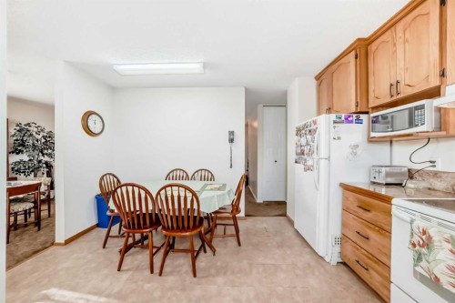 9 Maple Place, Strathmore, AB - Indoor Photo Showing Kitchen