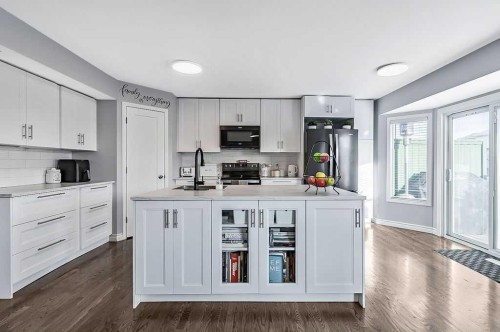 60 Cimarron Meadows Road, Okotoks, AB - Indoor Photo Showing Kitchen