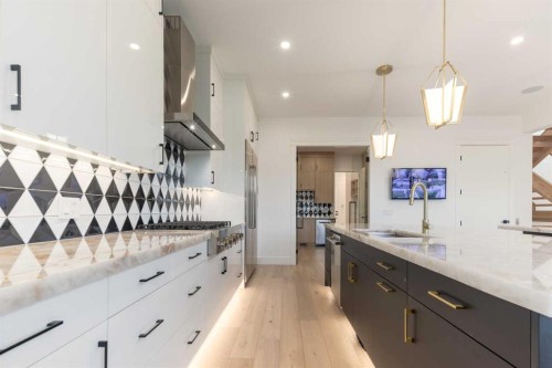 18 Damkar Drive, Rural Rocky View County, AB - Indoor Photo Showing Kitchen With Upgraded Kitchen