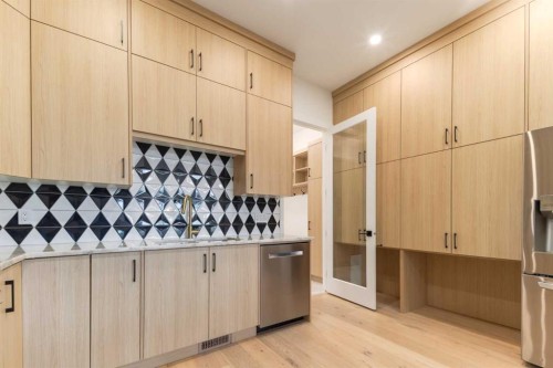 18 Damkar Drive, Rural Rocky View County, AB - Indoor Photo Showing Kitchen