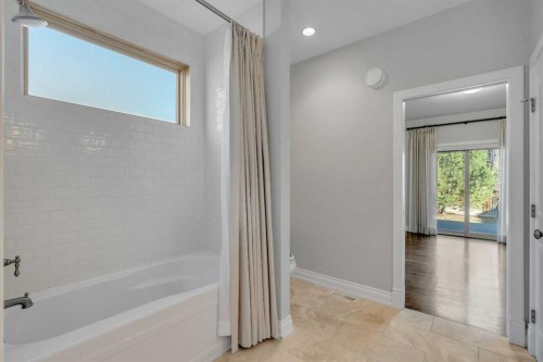 5512 Baroc Road Nw, Calgary, AB - Indoor Photo Showing Bathroom