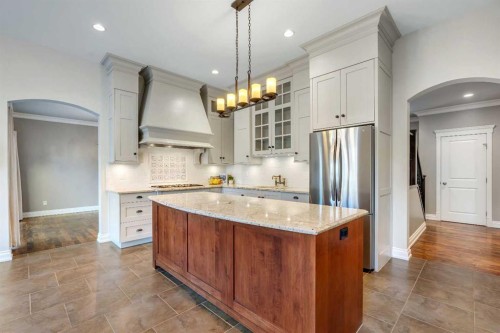 5512 Baroc Road Nw, Calgary, AB - Indoor Photo Showing Kitchen With Upgraded Kitchen