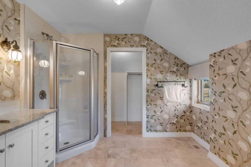 5512 Baroc Road Nw, Calgary, AB - Indoor Photo Showing Bathroom