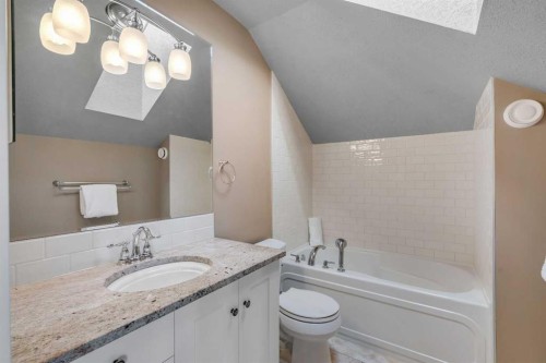 5512 Baroc Road Nw, Calgary, AB - Indoor Photo Showing Bathroom