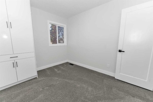 915 Pinecliff Drive Ne, Calgary, AB - Indoor Photo Showing Other Room