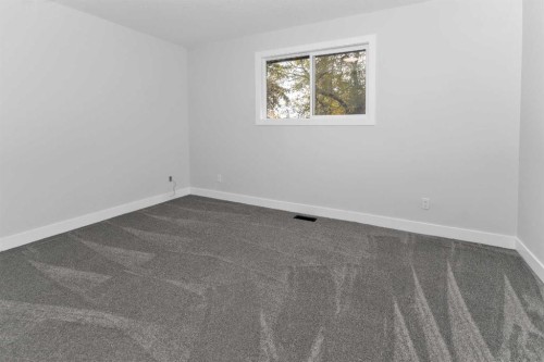 915 Pinecliff Drive Ne, Calgary, AB - Indoor Photo Showing Other Room