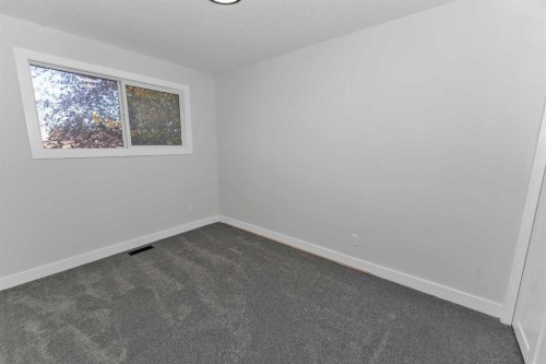 915 Pinecliff Drive Ne, Calgary, AB - Indoor Photo Showing Other Room