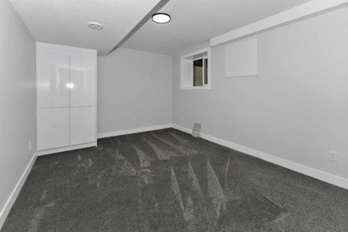 915 Pinecliff Drive Ne, Calgary, AB - Indoor Photo Showing Other Room
