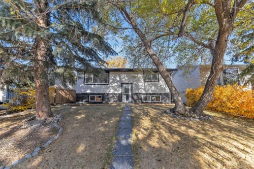 915 Pinecliff Drive Ne, Calgary, AB - Outdoor