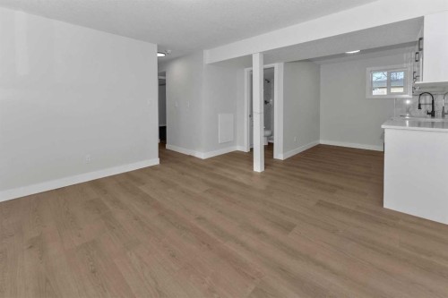 915 Pinecliff Drive Ne, Calgary, AB - Indoor