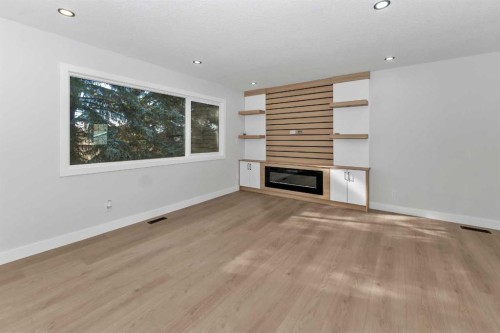 915 Pinecliff Drive Ne, Calgary, AB - Indoor Photo Showing Living Room With Fireplace