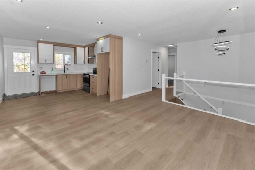 915 Pinecliff Drive Ne, Calgary, AB - Indoor