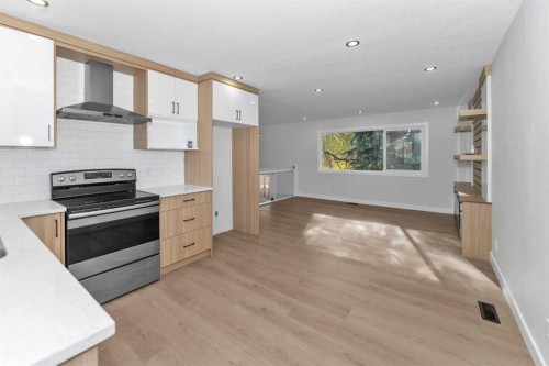 915 Pinecliff Drive Ne, Calgary, AB - Indoor Photo Showing Other Room