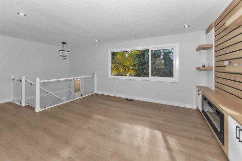 915 Pinecliff Drive Ne, Calgary, AB - Indoor Photo Showing Other Room
