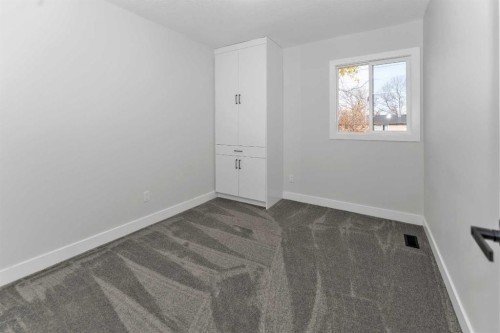 915 Pinecliff Drive Ne, Calgary, AB - Indoor Photo Showing Other Room