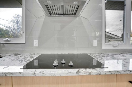 6116 Buckthorn Road Nw, Calgary, AB - Indoor Photo Showing Kitchen With Upgraded Kitchen