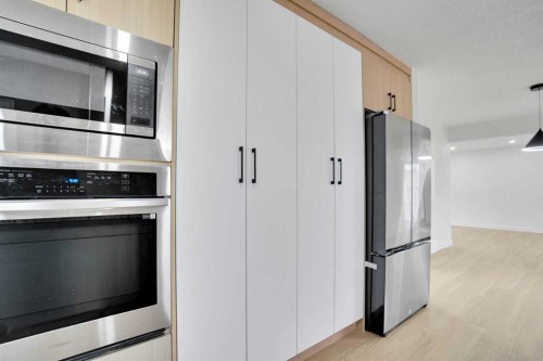6116 Buckthorn Road Nw, Calgary, AB - Indoor Photo Showing Kitchen