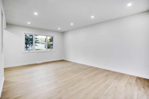 6116 Buckthorn Road Nw, Calgary, AB - Indoor Photo Showing Other Room