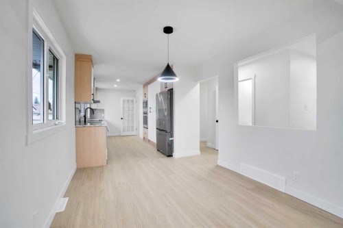 6116 Buckthorn Road Nw, Calgary, AB - Indoor Photo Showing Other Room