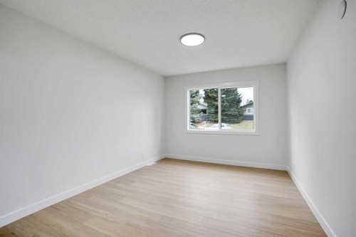 6116 Buckthorn Road Nw, Calgary, AB - Indoor Photo Showing Other Room