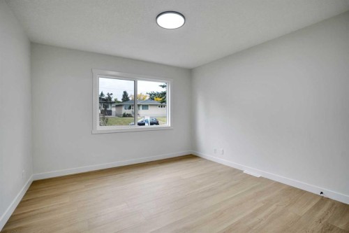 6116 Buckthorn Road Nw, Calgary, AB - Indoor Photo Showing Other Room