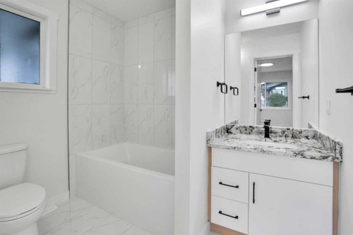 6116 Buckthorn Road Nw, Calgary, AB - Indoor Photo Showing Bathroom