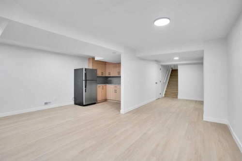 6116 Buckthorn Road Nw, Calgary, AB - Indoor Photo Showing Kitchen