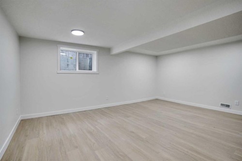6116 Buckthorn Road Nw, Calgary, AB - Indoor Photo Showing Other Room