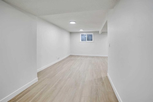 6116 Buckthorn Road Nw, Calgary, AB - Indoor Photo Showing Other Room