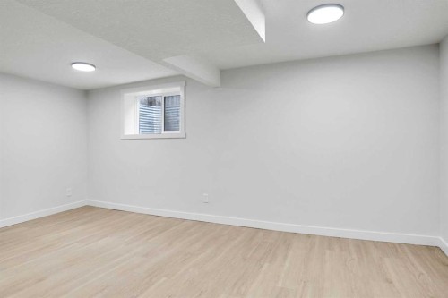 6116 Buckthorn Road Nw, Calgary, AB - Indoor Photo Showing Other Room