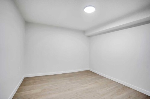 6116 Buckthorn Road Nw, Calgary, AB - Indoor Photo Showing Other Room