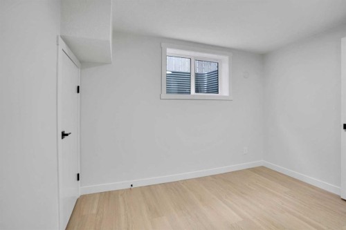 6116 Buckthorn Road Nw, Calgary, AB - Indoor Photo Showing Other Room
