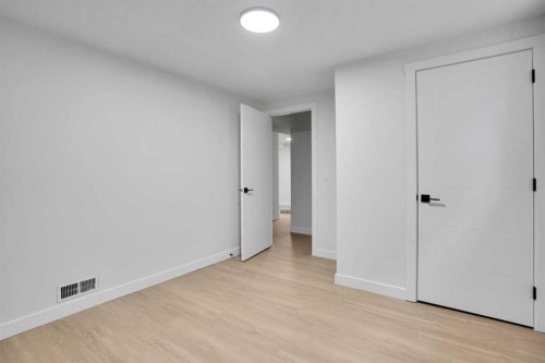 6116 Buckthorn Road Nw, Calgary, AB - Indoor Photo Showing Other Room