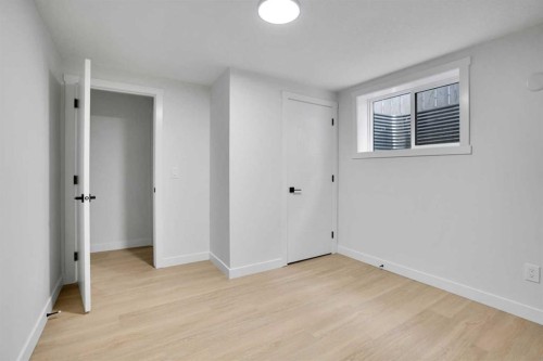 6116 Buckthorn Road Nw, Calgary, AB - Indoor Photo Showing Other Room