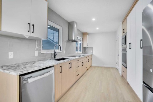 6116 Buckthorn Road Nw, Calgary, AB - Indoor Photo Showing Kitchen With Upgraded Kitchen