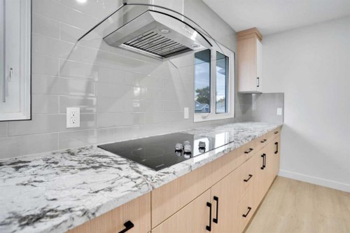 6116 Buckthorn Road Nw, Calgary, AB - Indoor Photo Showing Kitchen