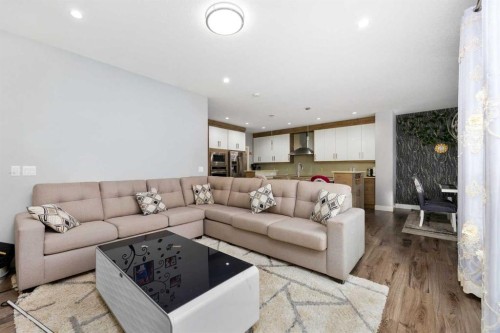 106 Baysprings Gardens Sw, Airdrie, AB - Indoor Photo Showing Living Room