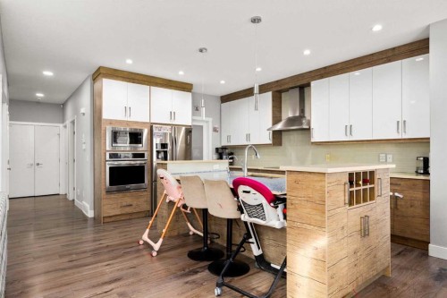 106 Baysprings Gardens Sw, Airdrie, AB - Indoor Photo Showing Kitchen